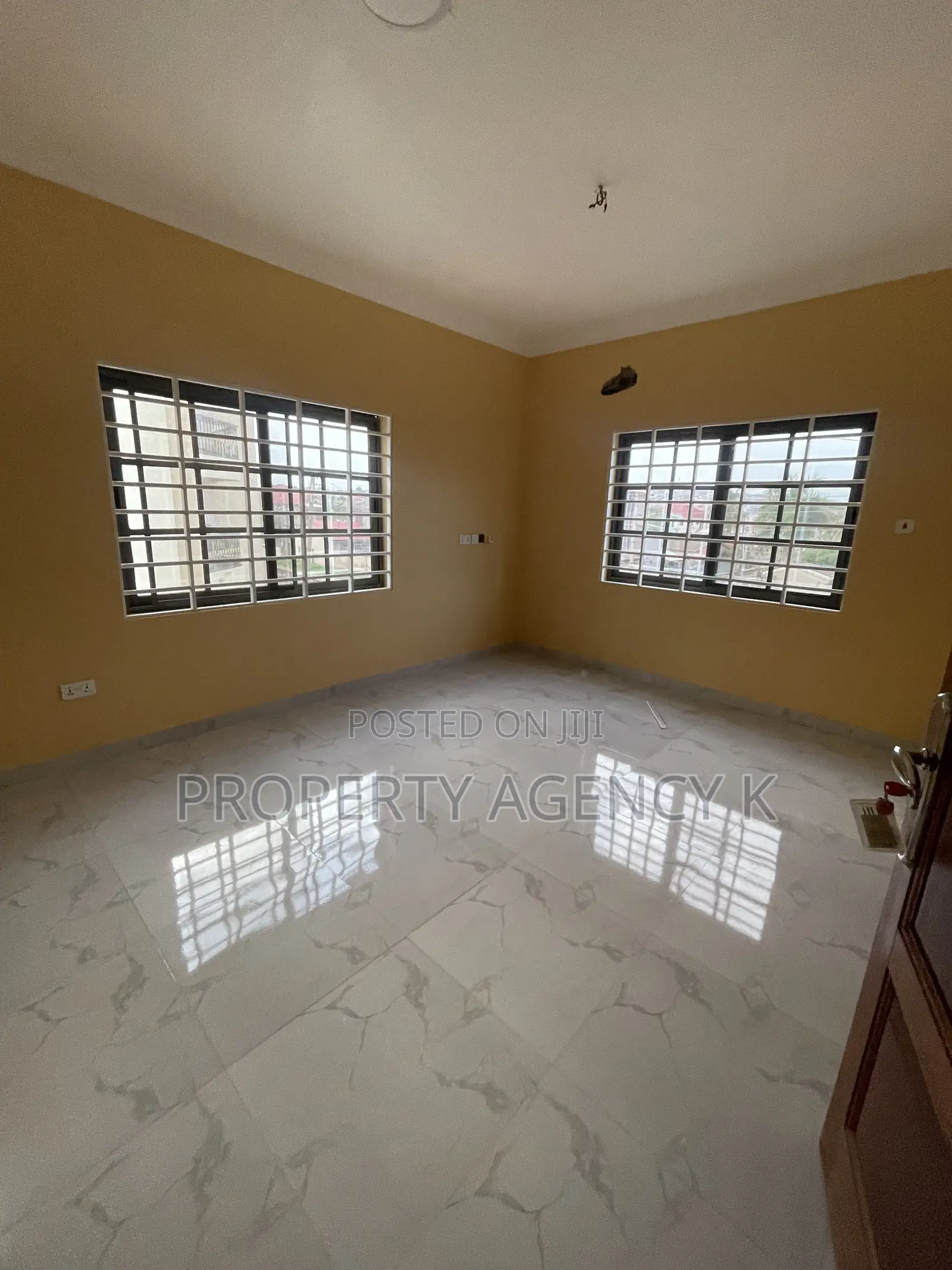 2bdrm Apartment in J Apartments Comp, West Hills Mall Area for rent