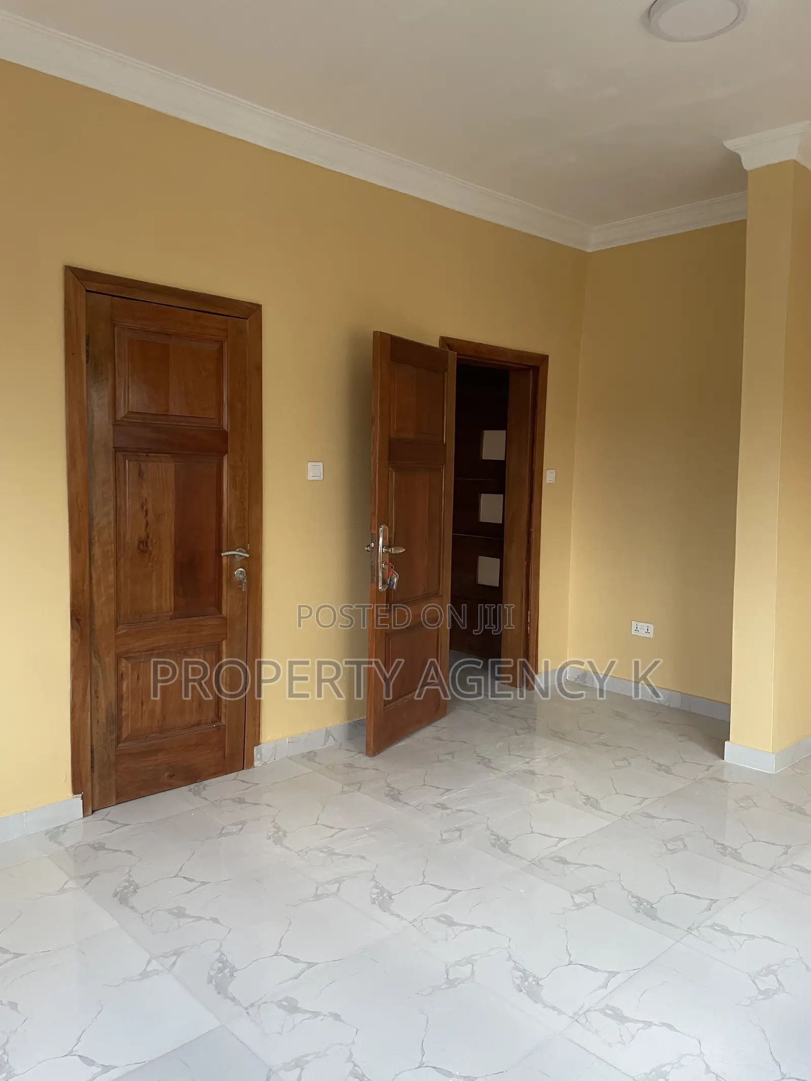 2bdrm Apartment in J Apartments Comp, West Hills Mall Area for rent
