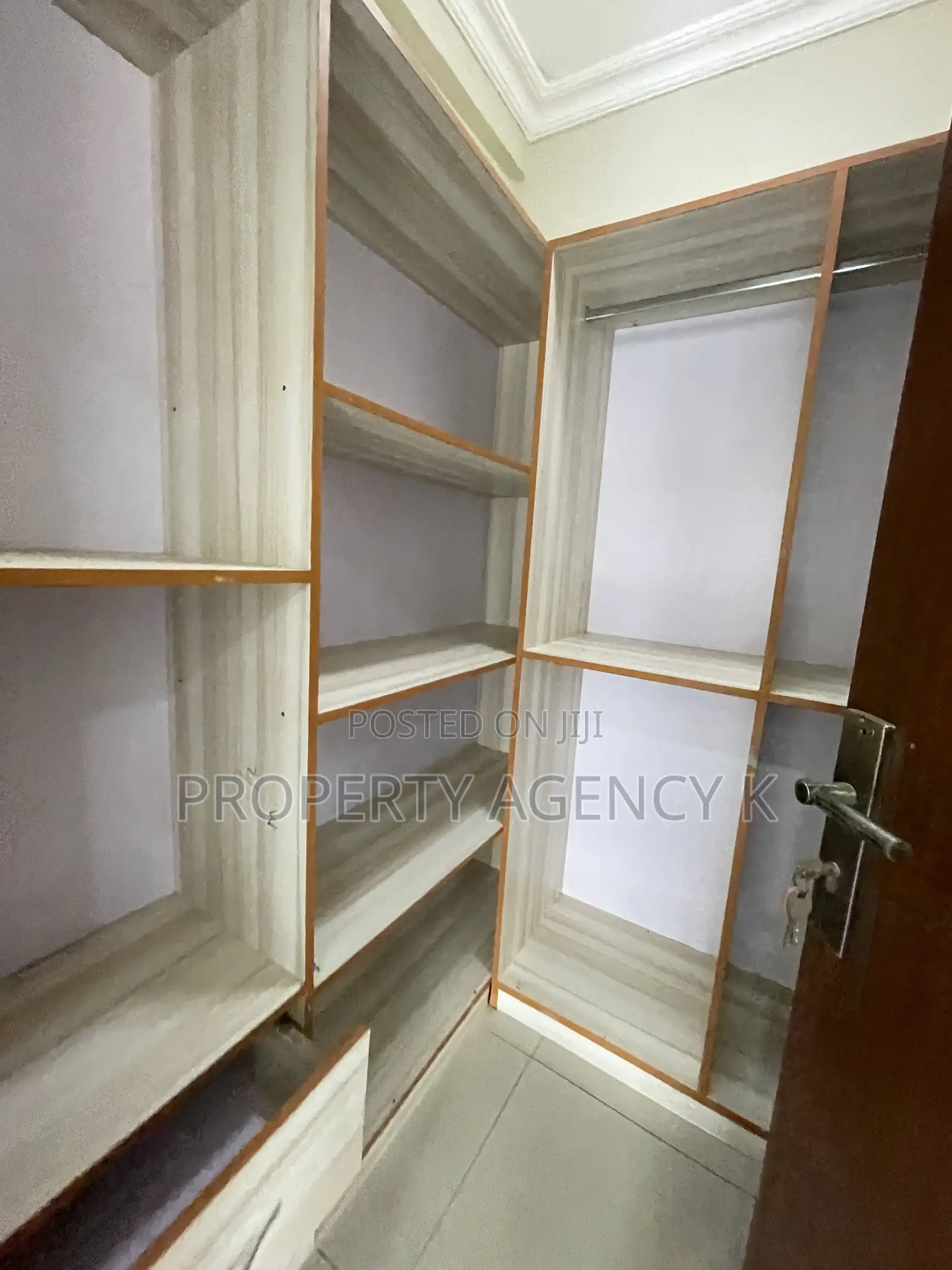 3bdrm Apartment in J Apartments, West Hills Mall Area for rent