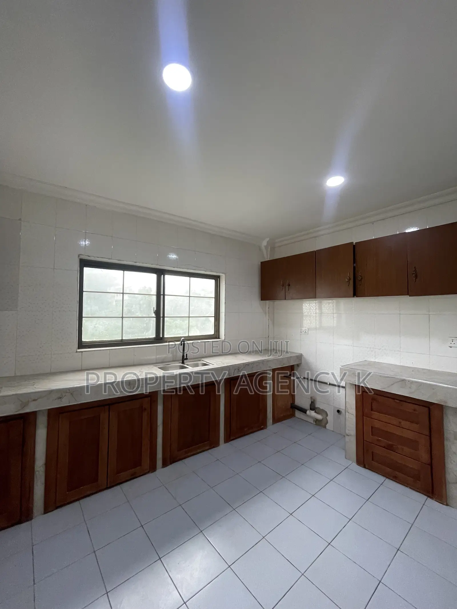 3bdrm Apartment in J Apartments, West Hills Mall Area for rent