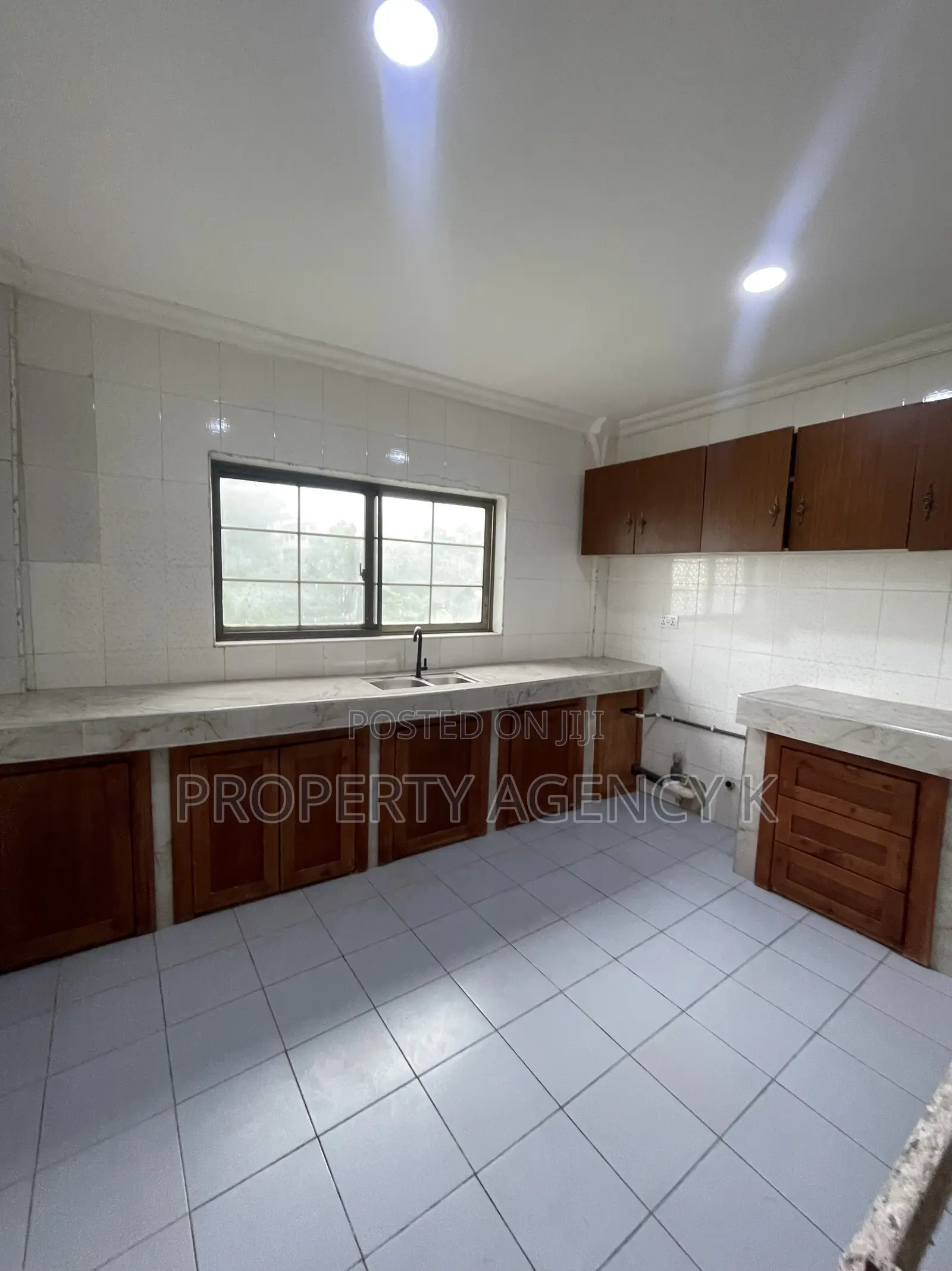 3bdrm Apartment in J Apartments, West Hills Mall Area for rent