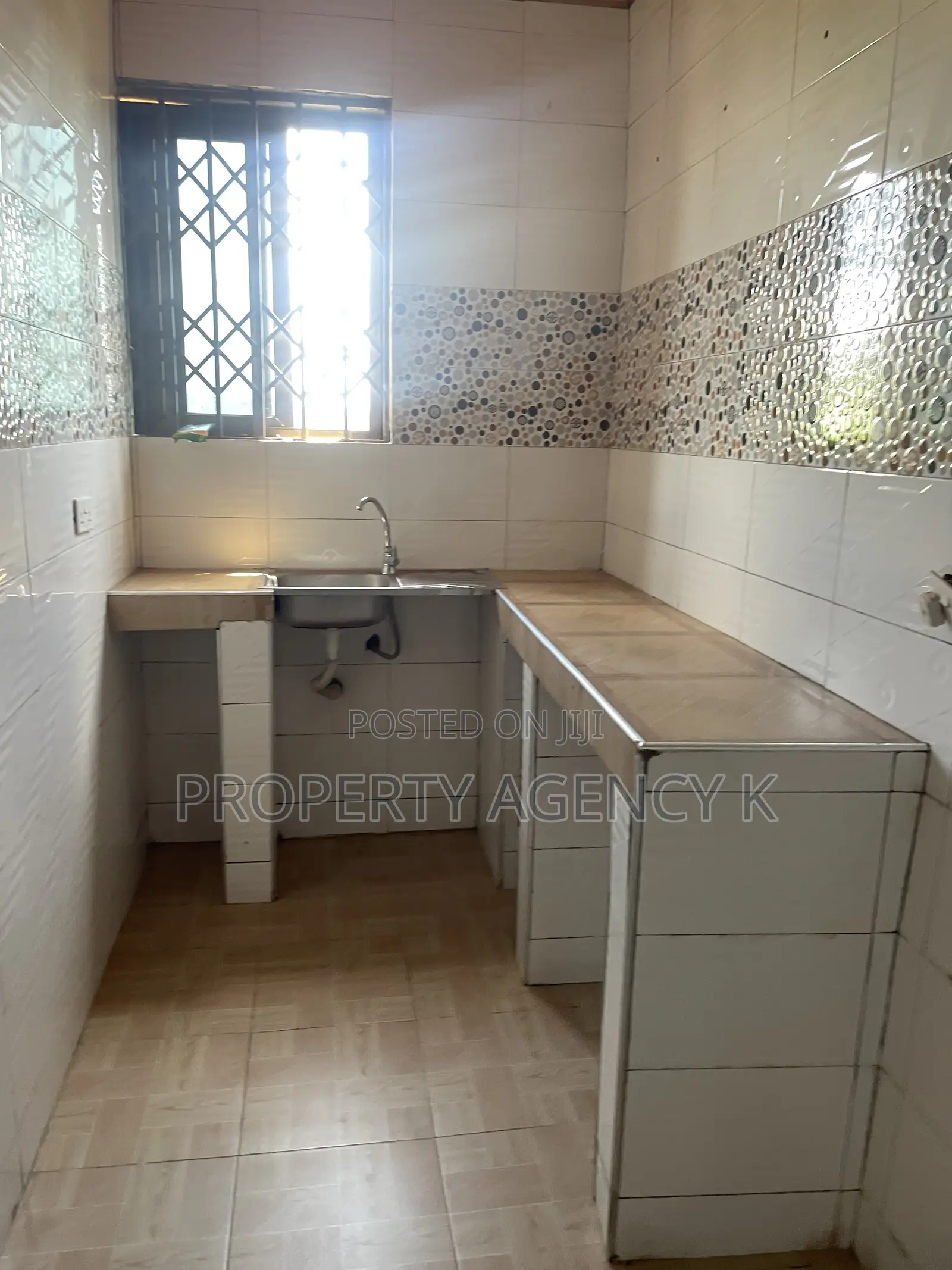 1bdrm Apartment in J Apts, West Hills Mall Area for rent