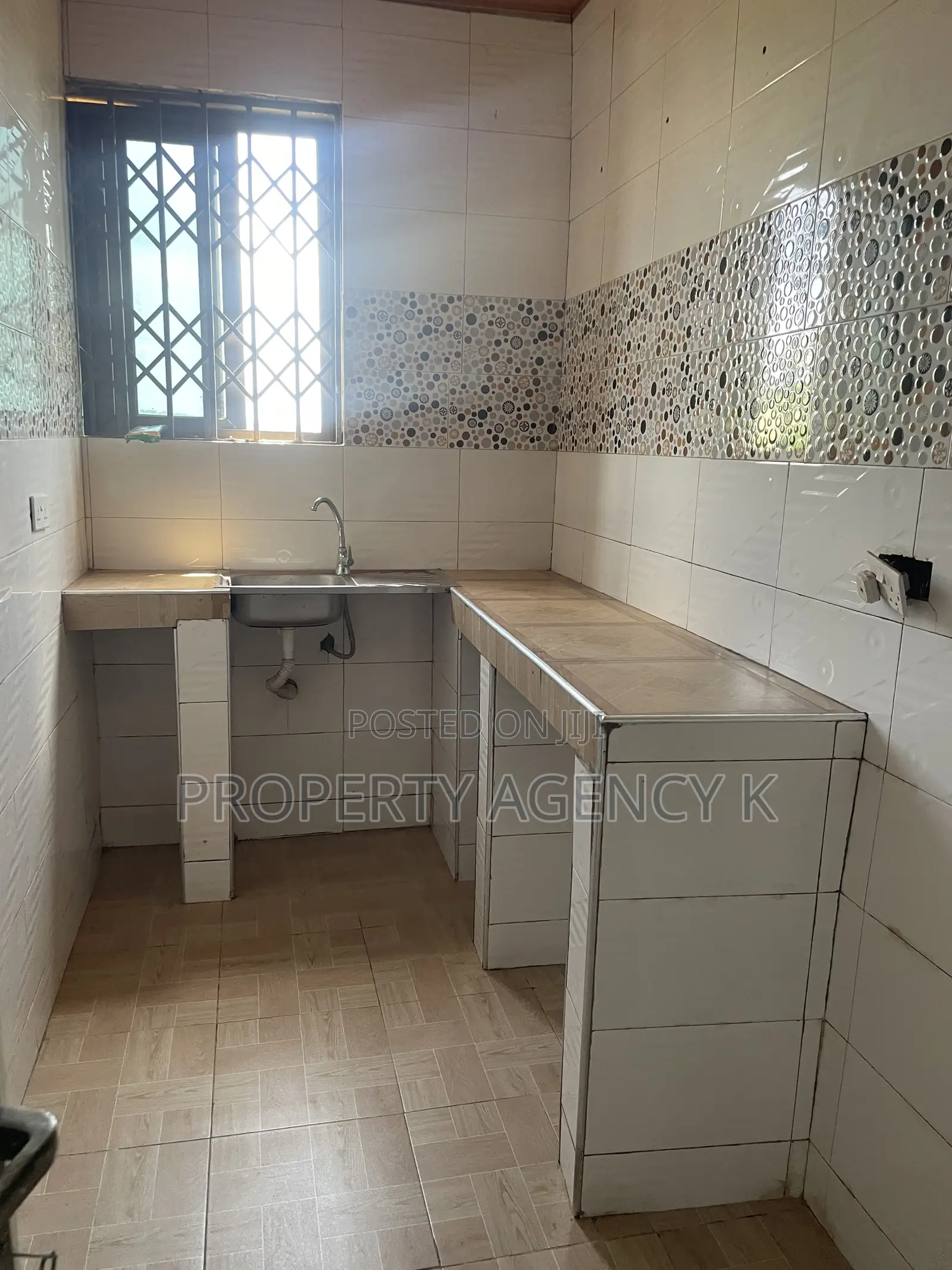 1bdrm Apartment in J Apts, West Hills Mall Area for rent