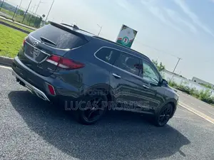 Hyundai Santa Fe SE FWD 2018 Gray