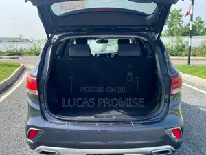 Hyundai Santa Fe SE FWD 2018 Gray