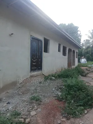 5bdrm House in Danfa for sale