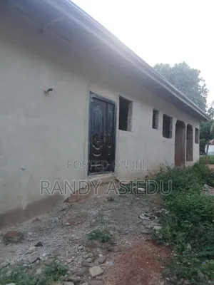 5bdrm House in Danfa for sale