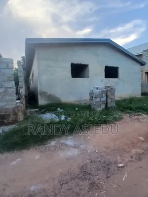 5bdrm House in Danfa for sale