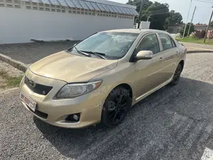 Toyota Corolla 2013 Gold