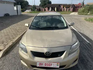 Toyota Corolla 2013 Gold