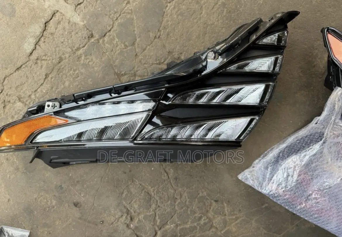 Tucson 23 Headlight Top