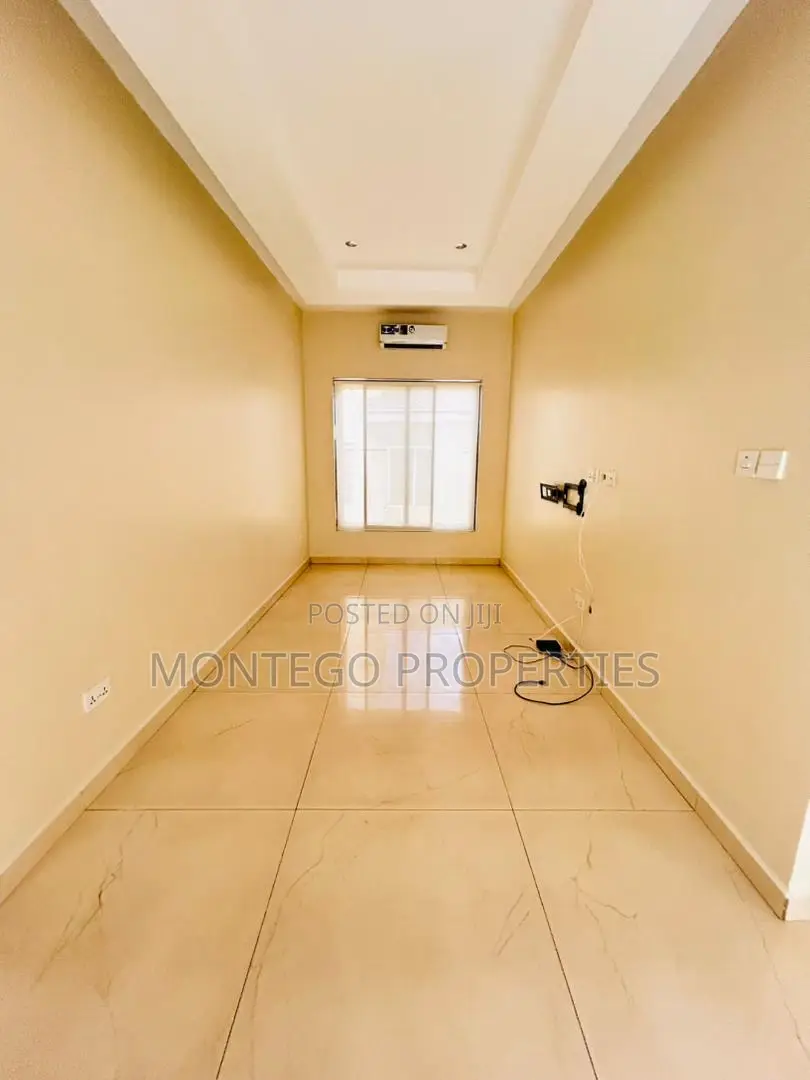 4bdrm House in East Legon, Adjiriganor for sale