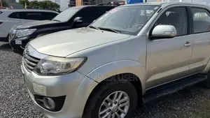 Toyota Fortuner 2.7 AWD 2012 Gray