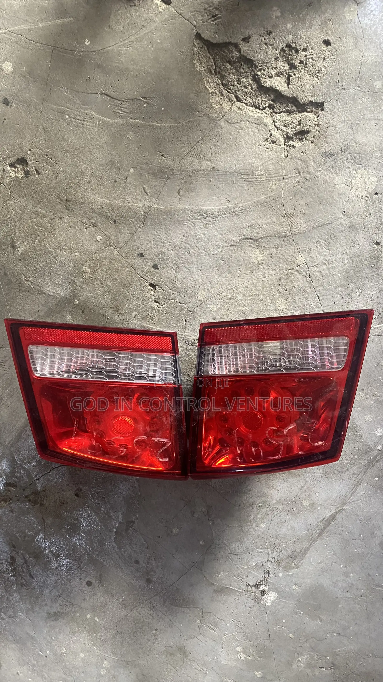 Dodge Journey Bootlight Pair