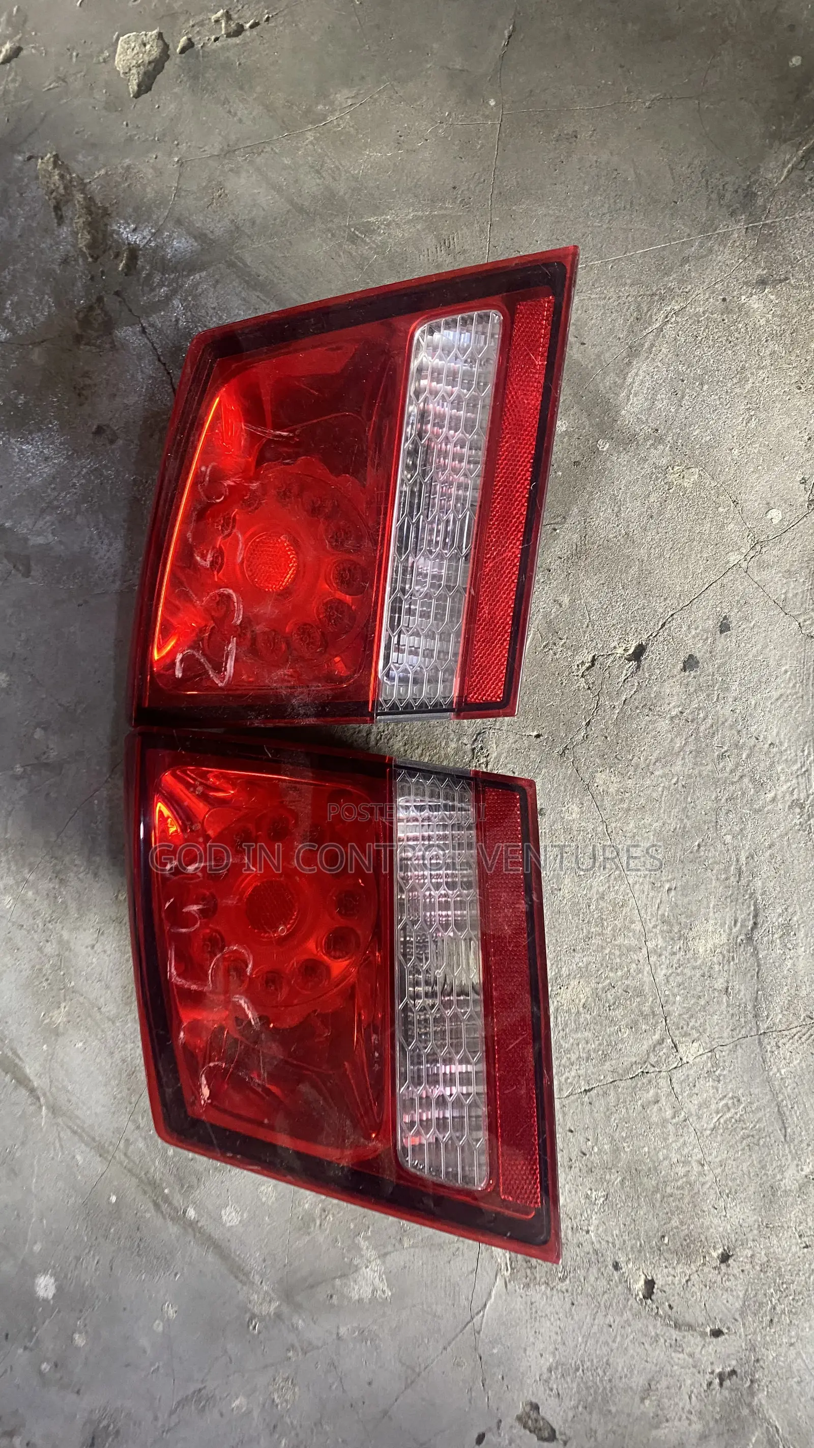 Dodge Journey Bootlight Pair