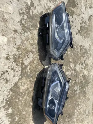 Nissan Rogue 2014 Headlight Yolk Type Pair