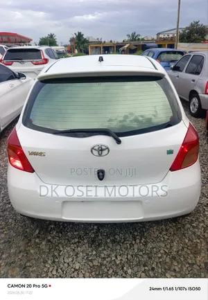 Toyota Yaris Base Hatchback 5dr 2010 White