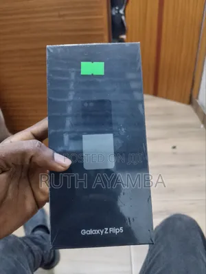 New Samsung Galaxy Z Flip 5 256 GB Gold
