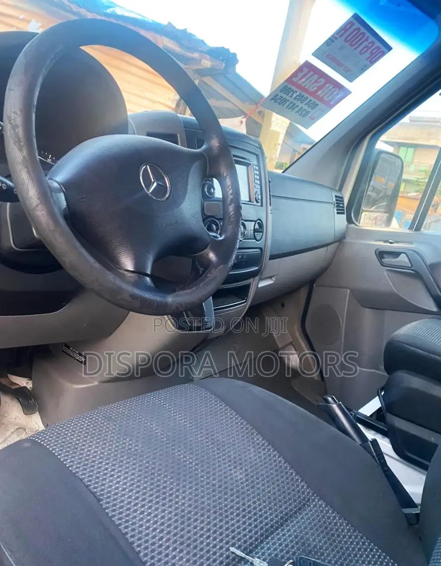 Mercedes-Benz Sprinter 2011 White