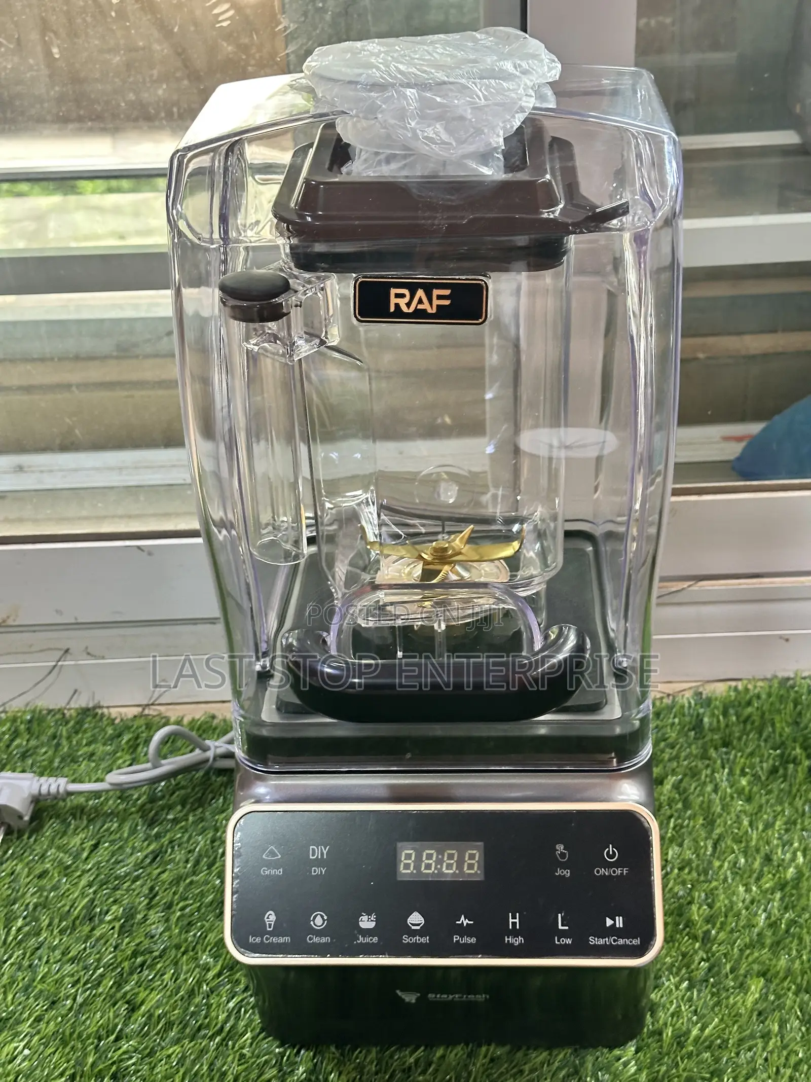 Raf Soundproof Blender