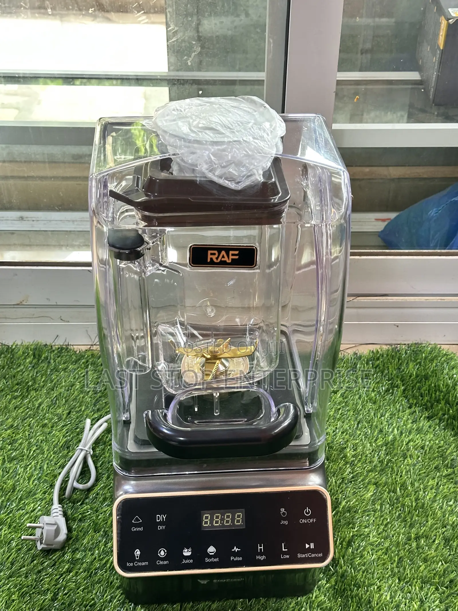 Raf Soundproof Blender