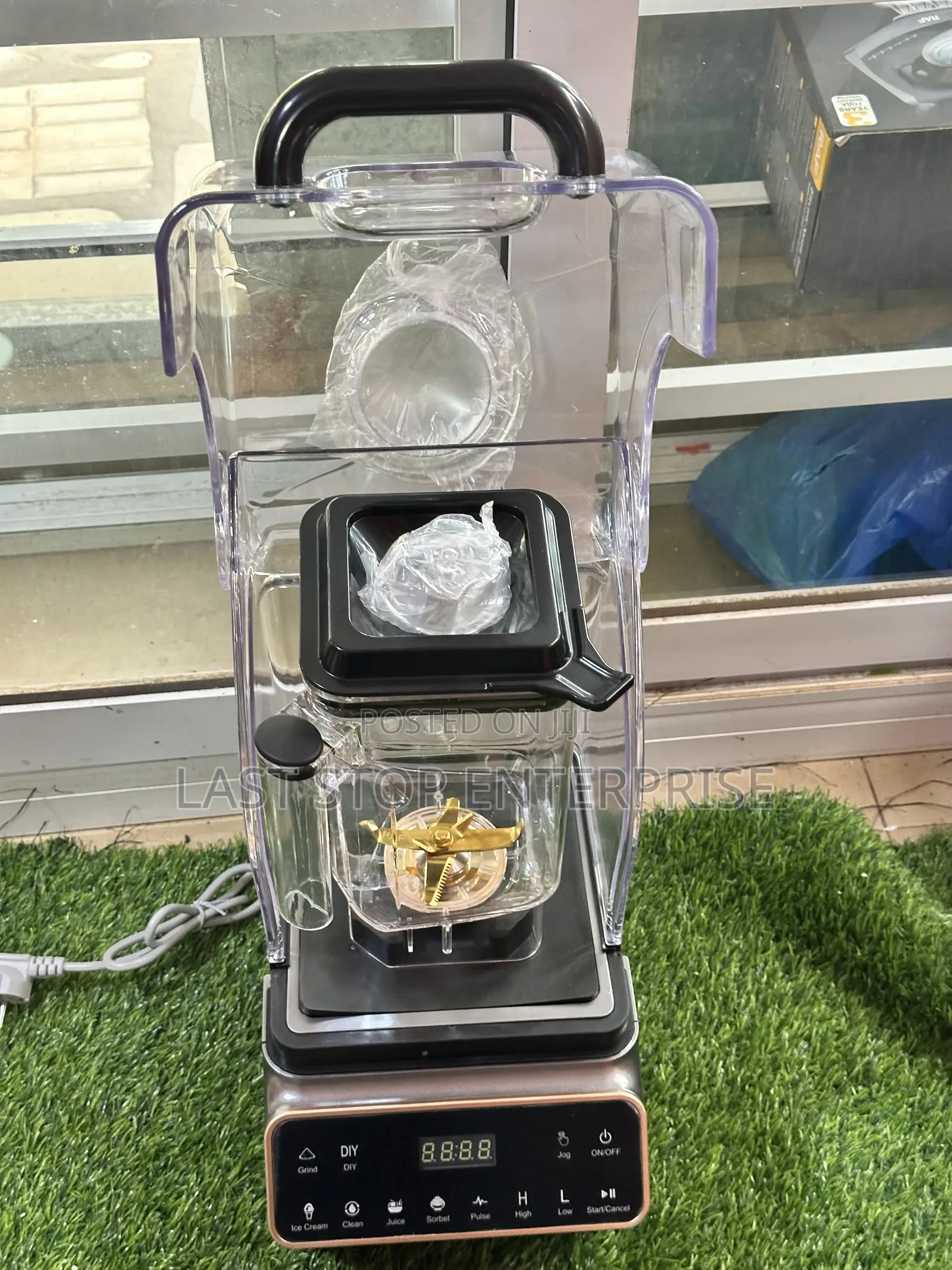 Raf Soundproof Blender