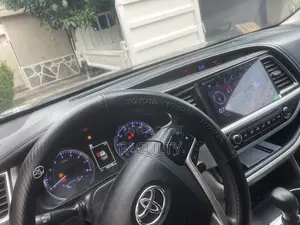 Toyota Highlander LE Plus 2019 Black