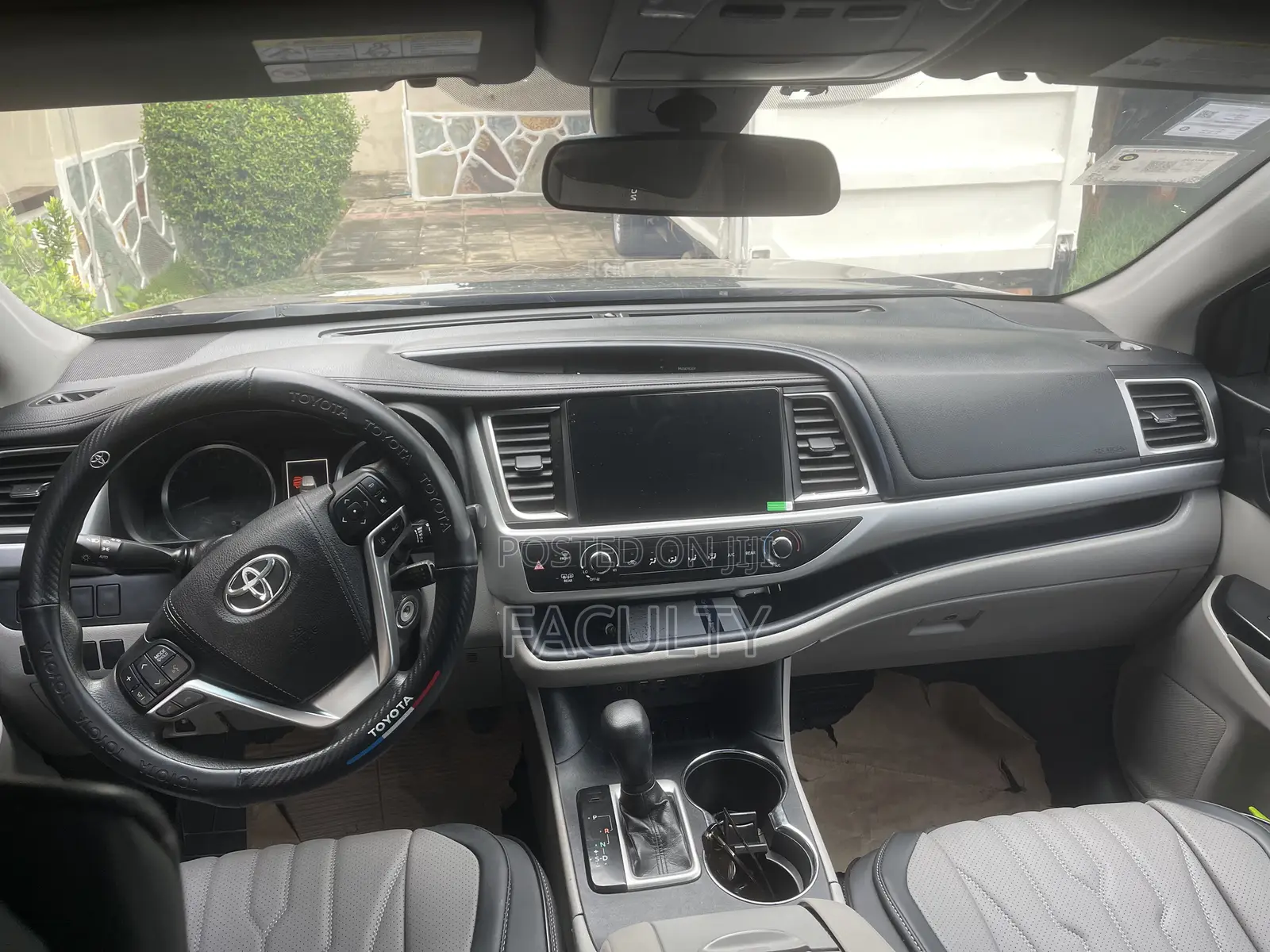 Toyota Highlander LE Plus 2019 Black