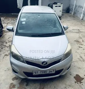 Toyota Vitz 1.3 FWD 3dr 2014 Silver