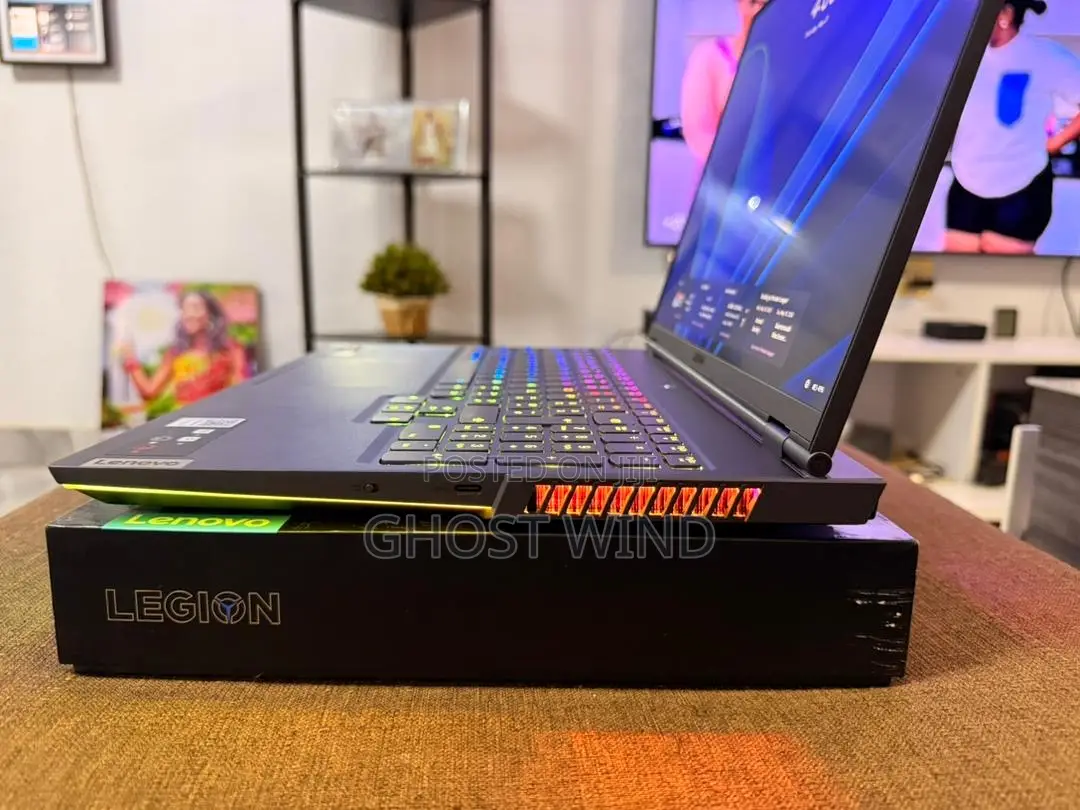 New Laptop Lenovo Legion 7 32GB AMD Ryzen 7 SSD 1T