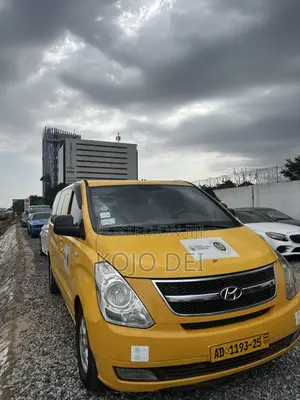 Hyundai Starex 2014 Yellow