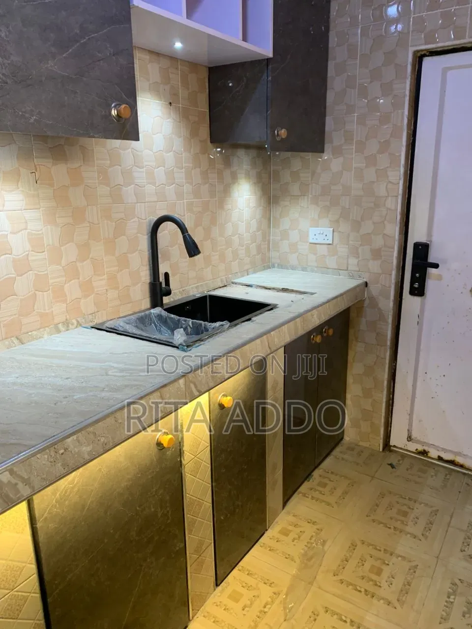 2bdrm Apartment in Lakeside for rent