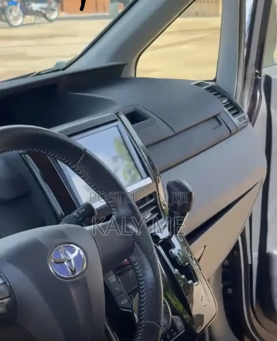 Toyota Voxy 2013 Black