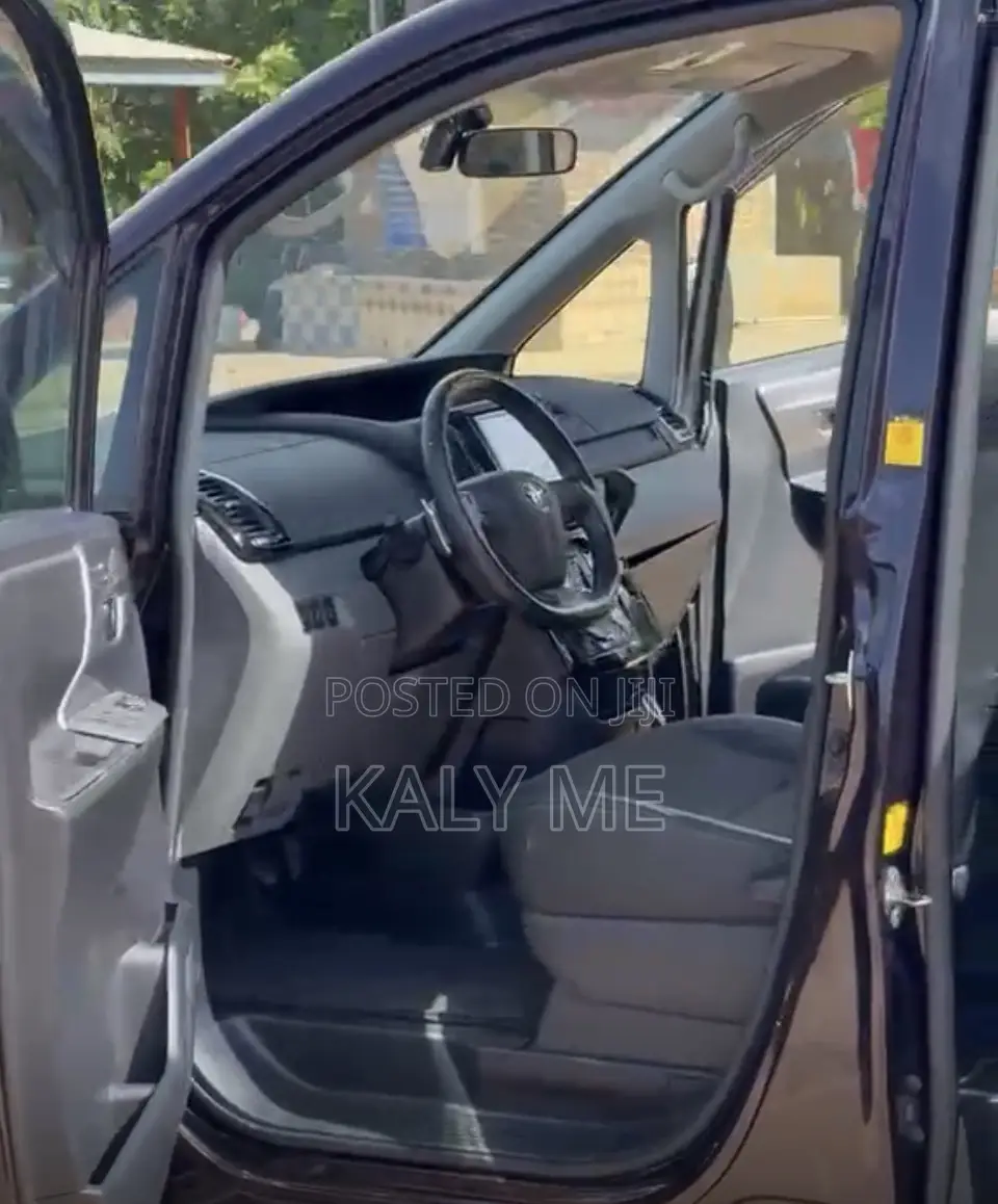 Toyota Voxy 2013 Black