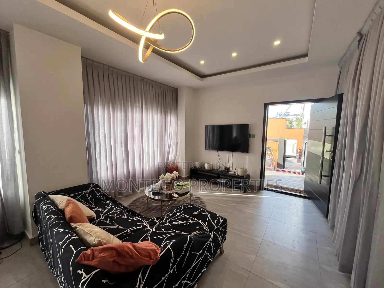 Furnished 4bdrm House in Cantonment, Cantonments for rent