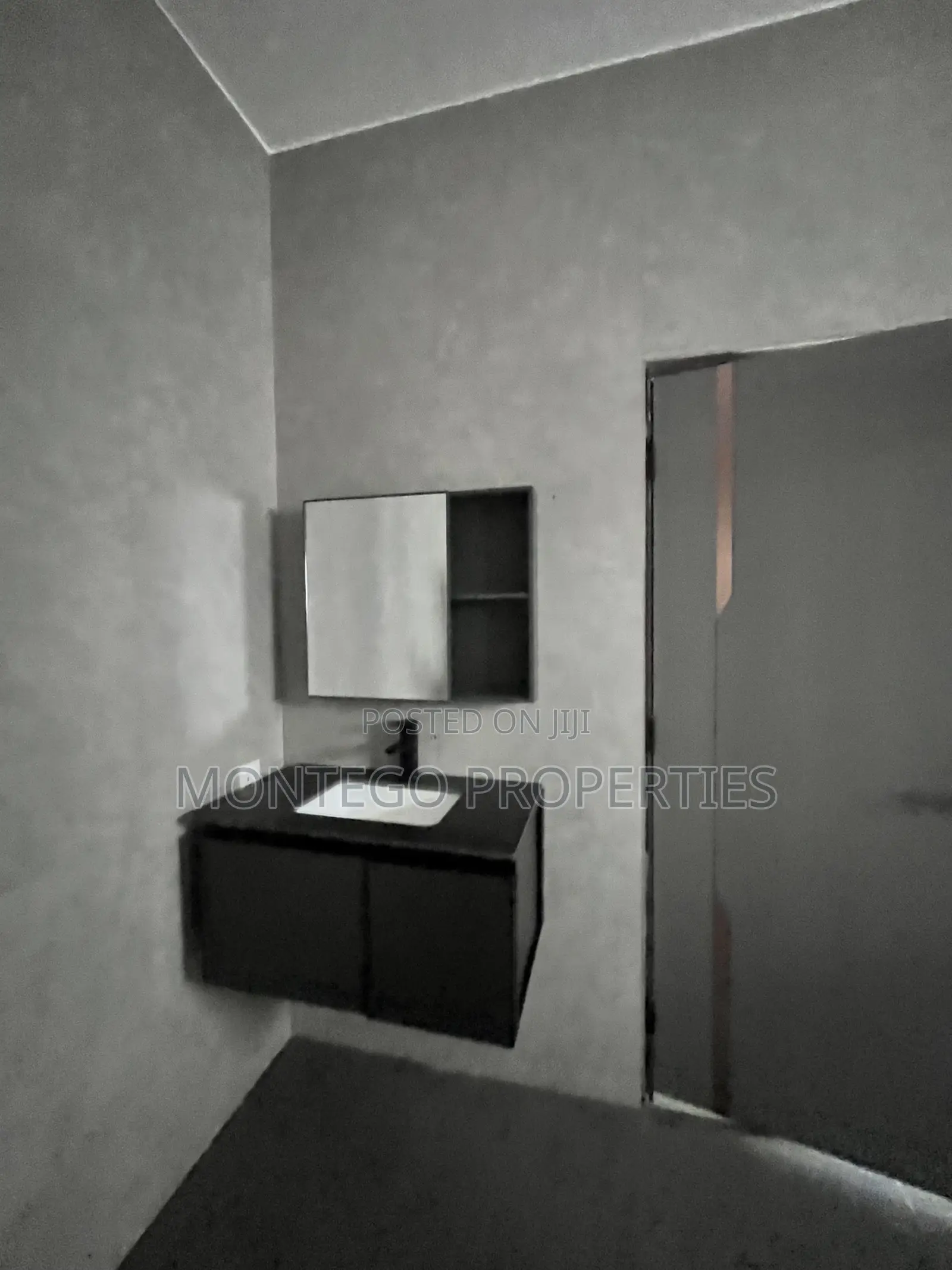 4bdrm House in East Legon, Adjiriganor for rent