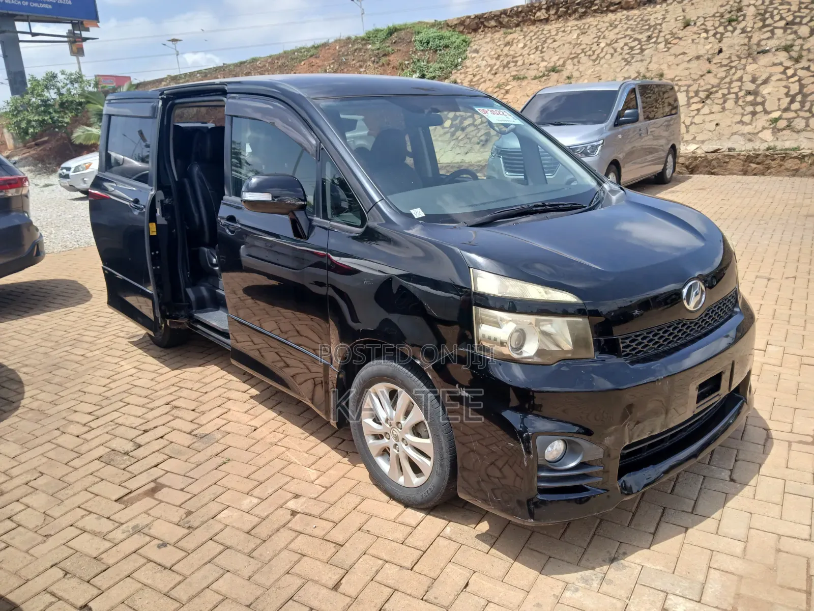 Toyota Voxy 2011 Black