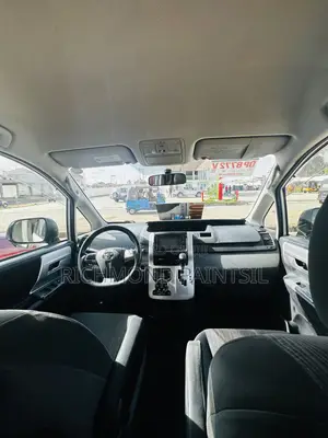 Toyota Voxy 2010 White