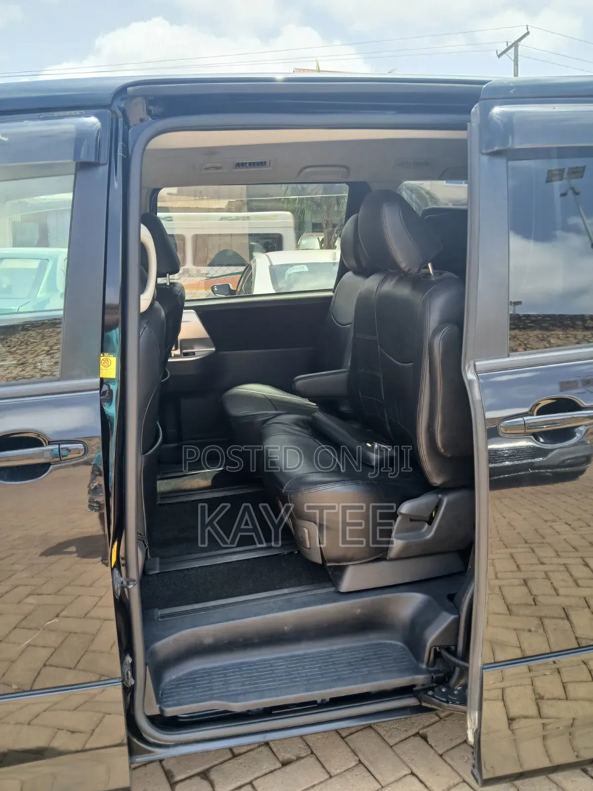 Toyota Voxy 2011 Black