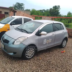 Toyota Vitz 1.0 FWD 3dr 2010 Gray