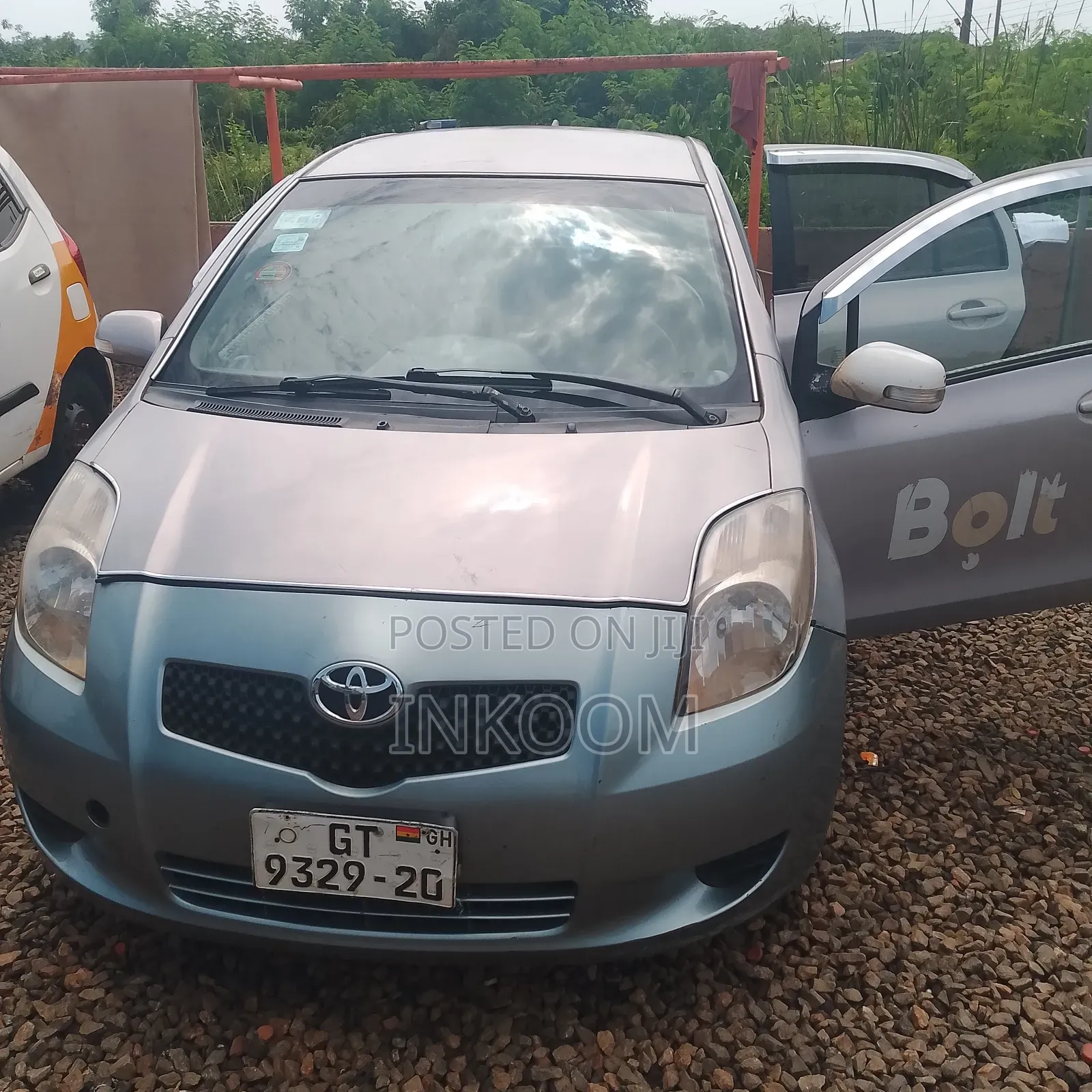 Toyota Vitz 1.0 FWD 3dr 2010 Gray