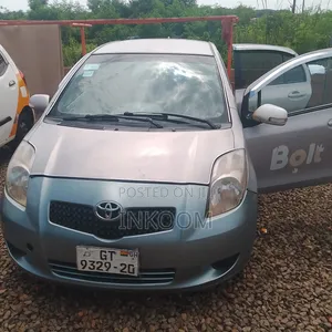 Toyota Vitz 1.0 FWD 3dr 2010 Gray