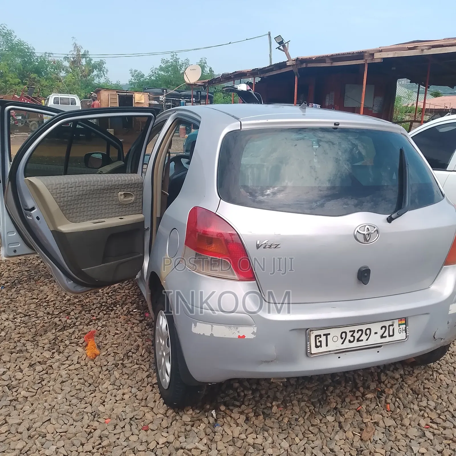 Toyota Vitz 1.0 FWD 3dr 2010 Gray