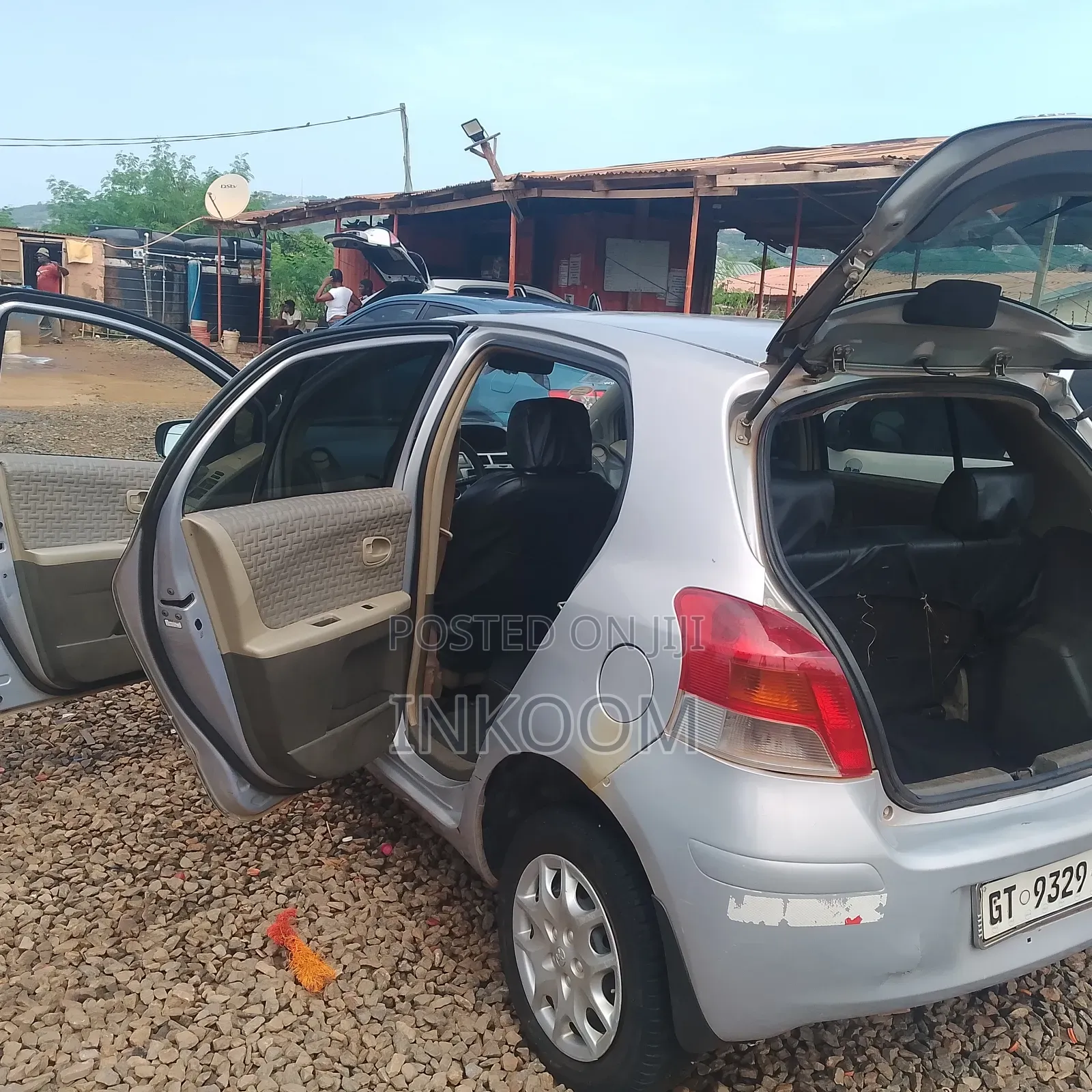 Toyota Vitz 1.0 FWD 3dr 2010 Gray