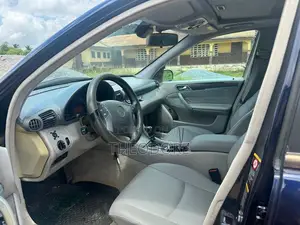 Mercedes-Benz C250 2023 Blue