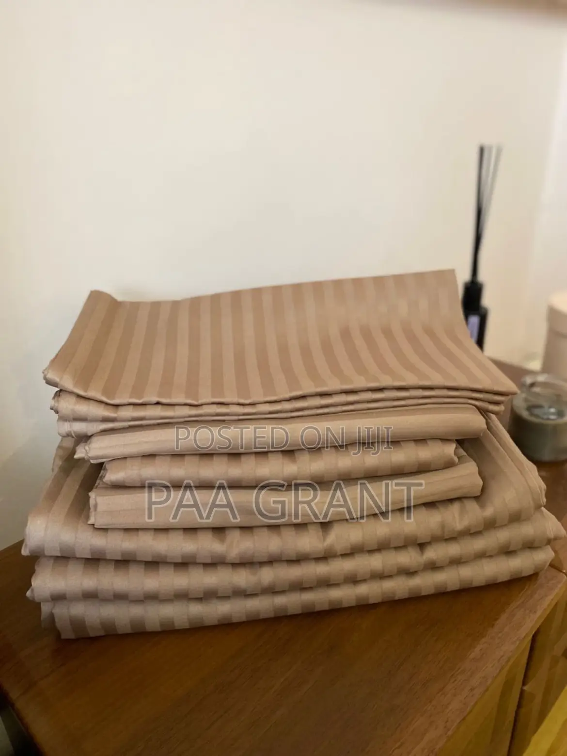 Soft Thick Hotel Bedsheets (2 Bedsheets ,4 Pillow Cases)In Diff Colors