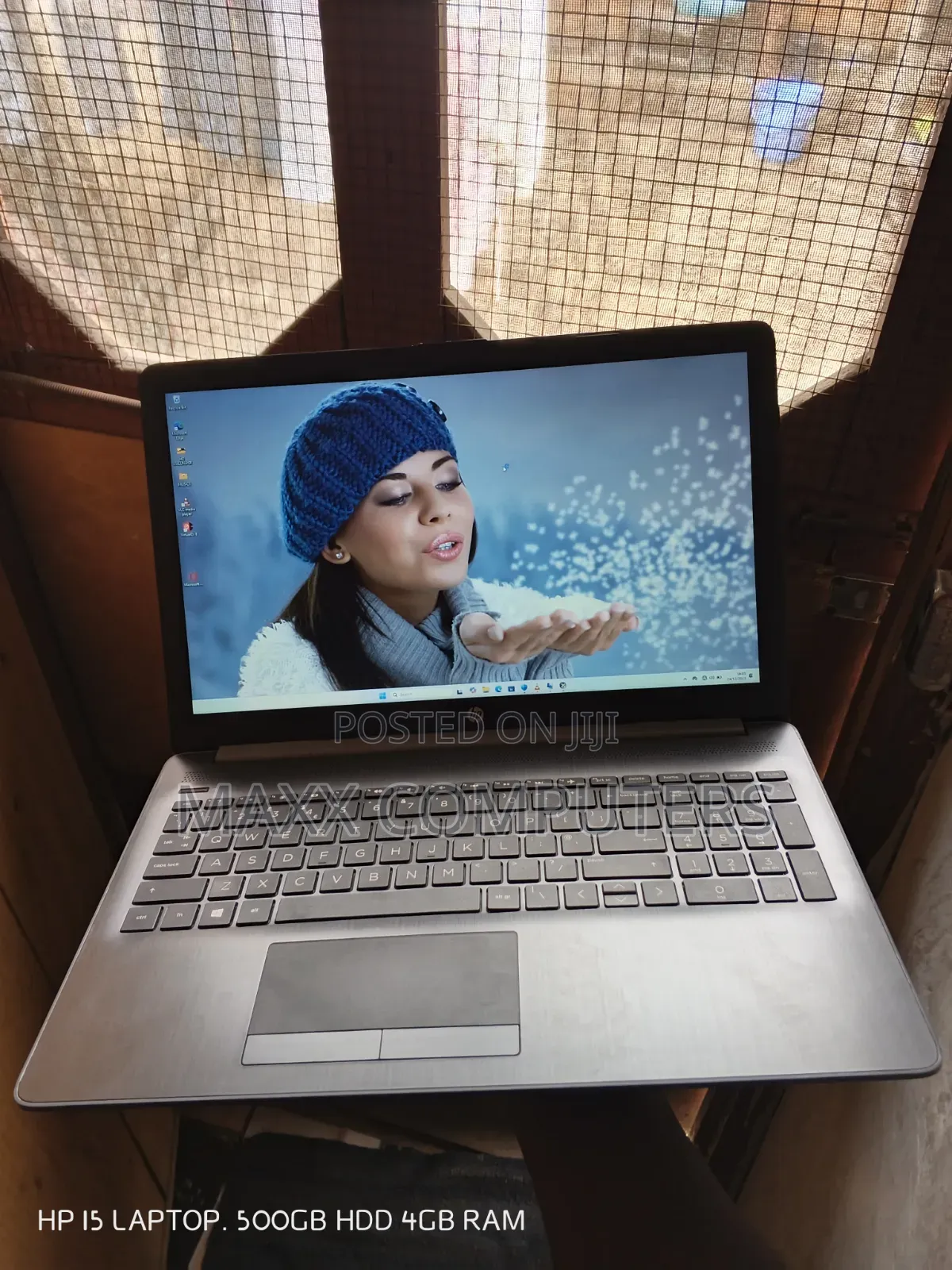 Laptop HP 15 4GB AMD A6 HDD+SSD 512GB