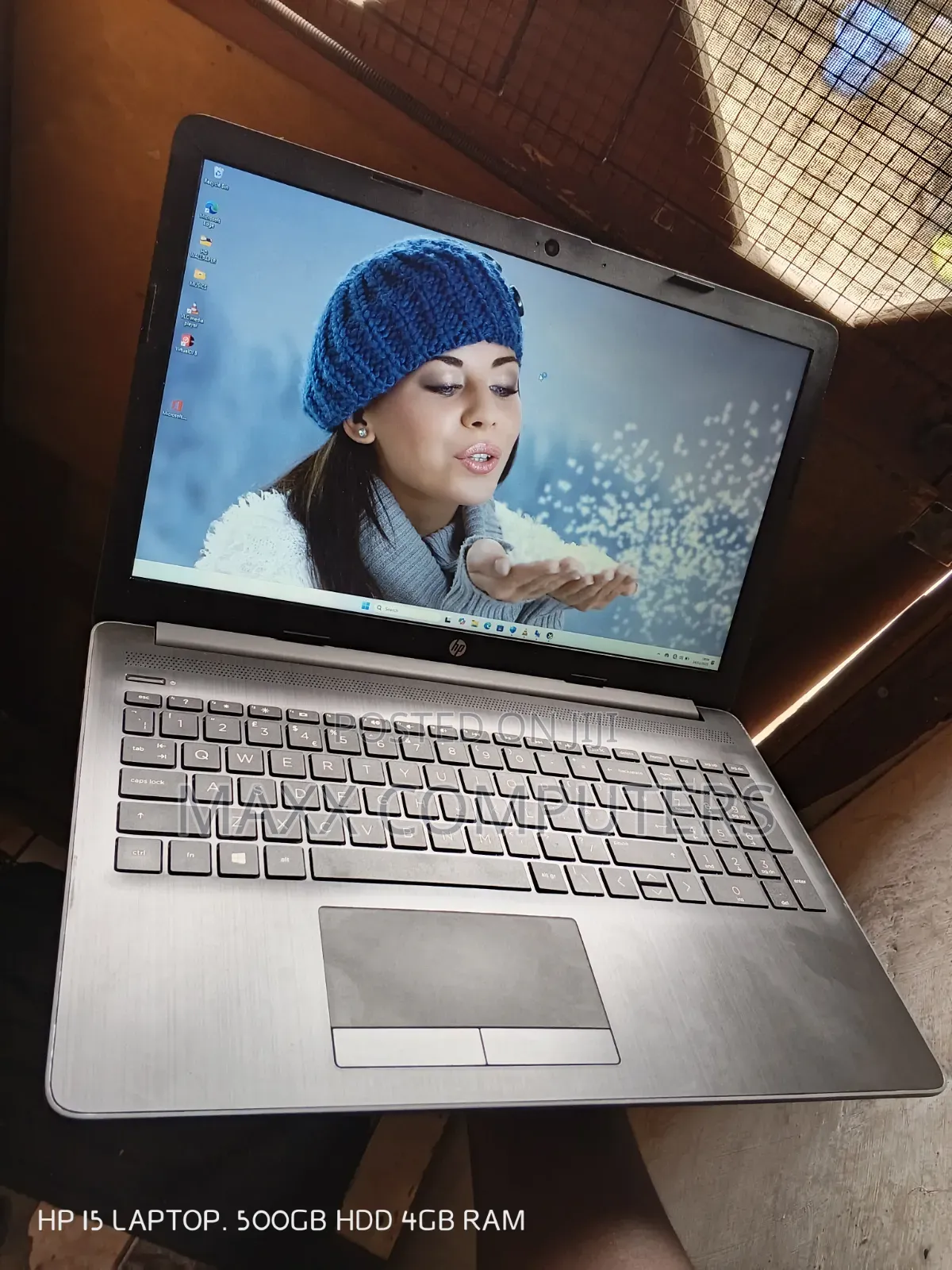 Laptop HP 15 4GB AMD A6 HDD+SSD 512GB