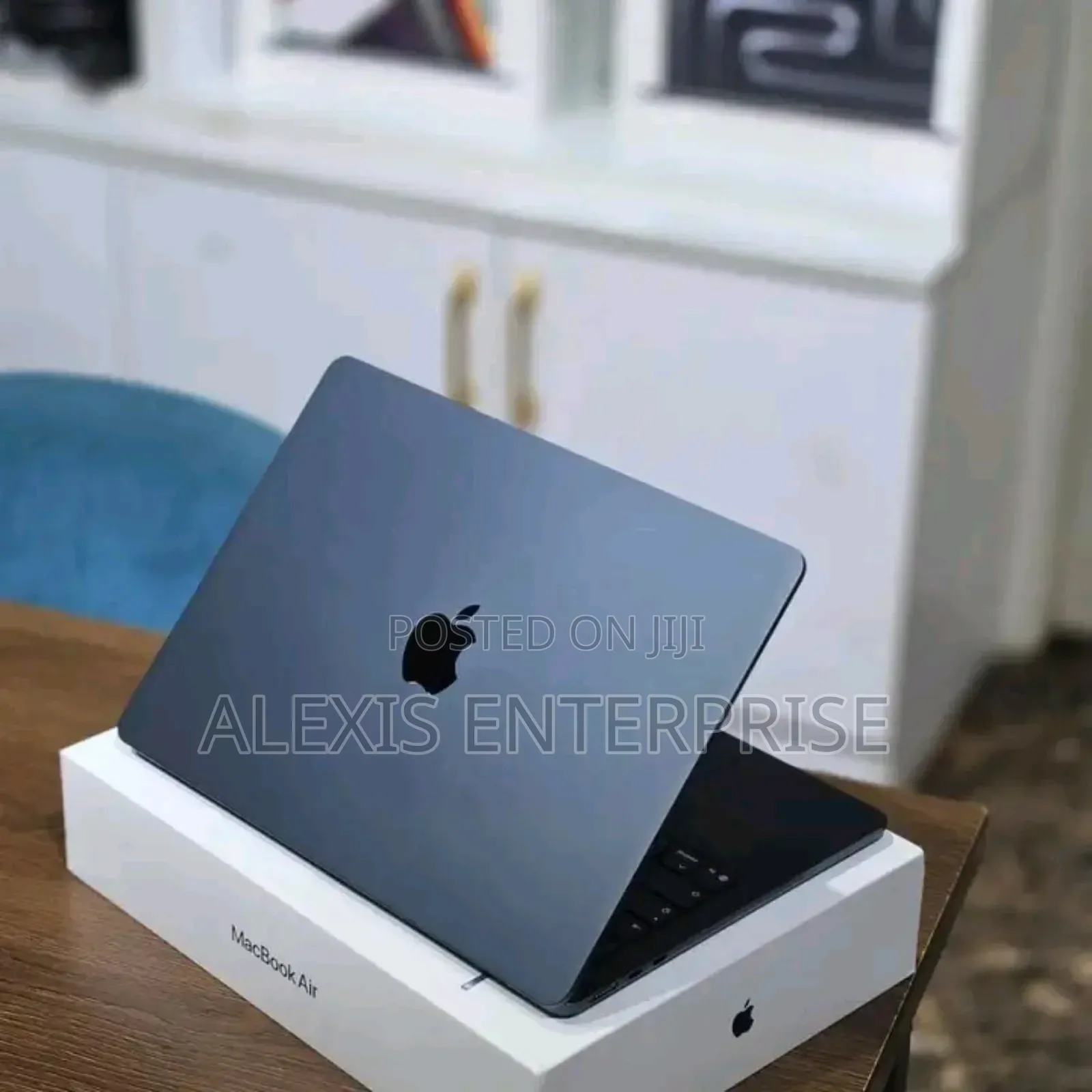 New Laptop Apple MacBook Air 2024 M3 13-inch 16GB Apple M3 SSD 512GB
