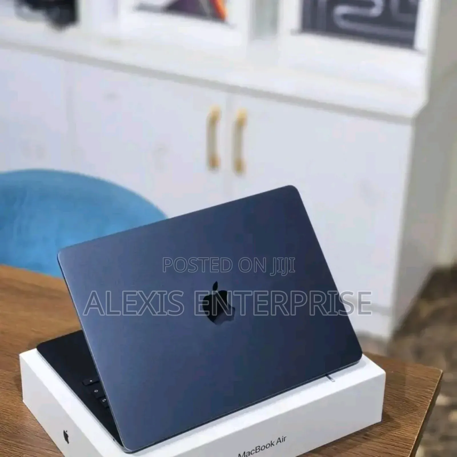 New Laptop Apple MacBook Air 2024 M3 13-inch 16GB Apple M3 SSD 512GB